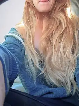 GoldenFlameGoddess online show from September 23, 2025, 6:44 pm