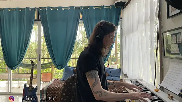 Antinoo Gnothi online show from December 1, 2024, 7:47 pm