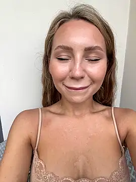 LilyRaisa online show from February 3, 2025, 2:03 am