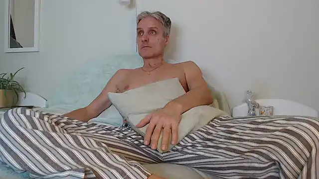 StrongBill online show from December 8, 2024, 3:24 pm