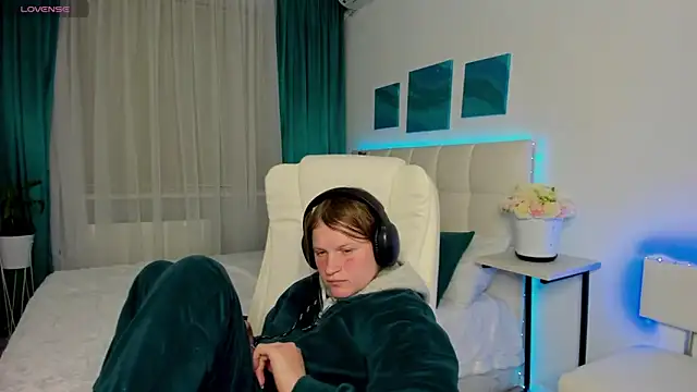 Kathlyn  Heath online show from February 13, 2025, 8:13 pm