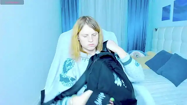 Kathlyn  Heath online show from November 19, 2025, 7:03 pm