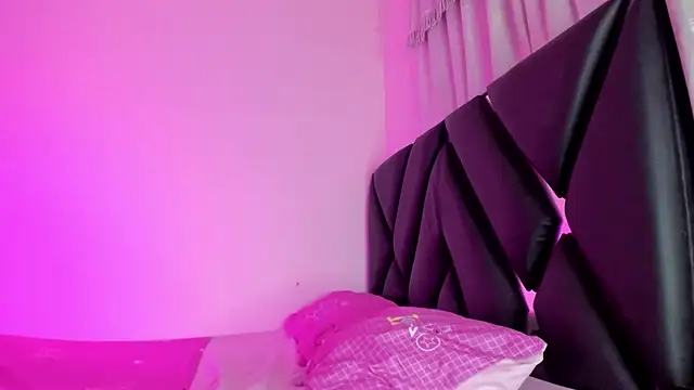 stephany doll  online show from March 29, 2026, 4:07 pm