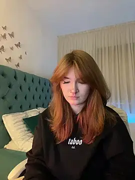  Chlo  e online show from February 12, 2025, 9:43 pm