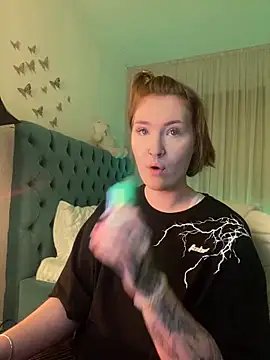  Chlo  e online show from February 21, 2025, 10:04 pm