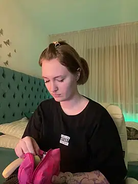  Chlo  e online show from March 1, 2025, 11:26 pm