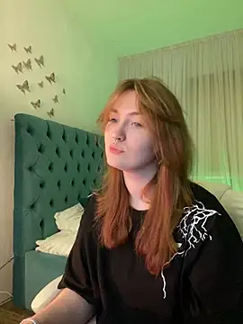  Chlo  e online show from March 6, 2025, 10:58 pm