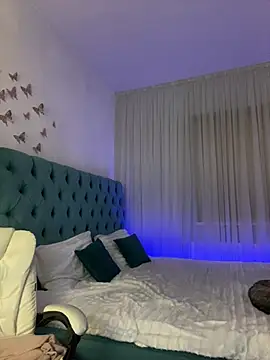  Chlo  e online show from March 12, 2025, 11:44 pm