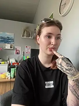  Chlo  e online show from March 13, 2025, 5:54 am