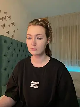  Chlo  e online show from March 22, 2025, 11:09 pm