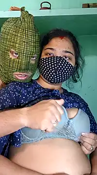 Snapshot of hotty_Sexy-couple chatting on January 15, 2025, 6:01 am hotty Sexy-couple online show from January 15, 2025, 6:01 am