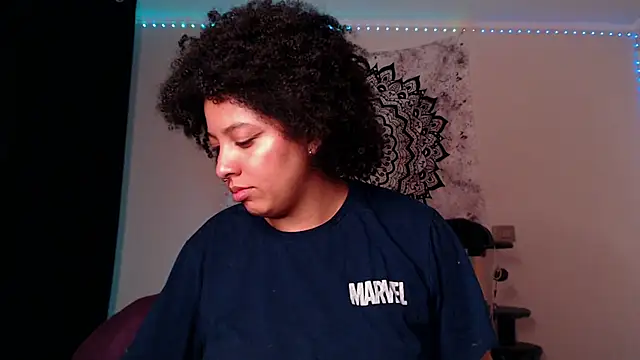 Snapshot of michell_bling1 chatting on December 4, 2024, 4:32 am michell bling1 online show from December 4, 2024, 4:32 am