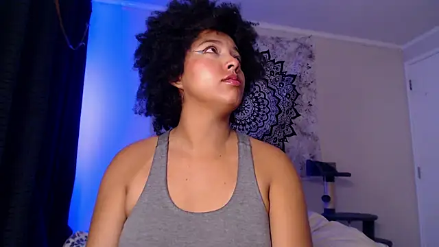 Snapshot of michell_bling1 chatting on February 8, 2025, 6:33 am michell bling1 online show from February 8, 2025, 6:33 am