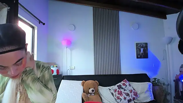 Cuttiealice online show from March 22, 2025, 10:26 pm