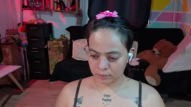 Cuttiealice online show from September 9, 2025, 5:01 pm