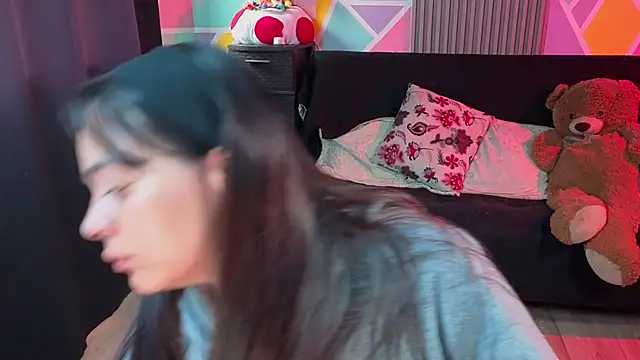 Cuttiealice online show from September 18, 2025, 4:53 pm