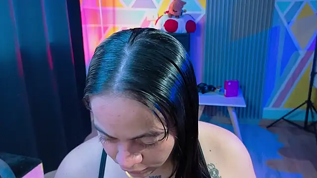 Cuttiealice online show from October 6, 2025, 3:42 pm