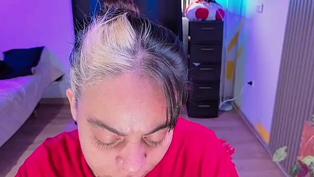 Cuttiealice online show from November 14, 2025, 2:05 pm