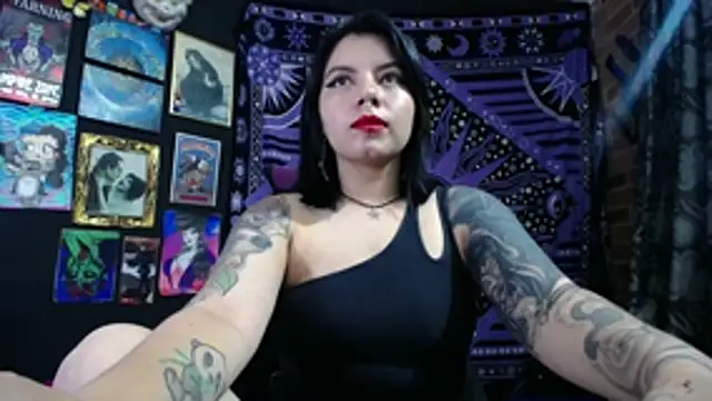 Yourmadame P online show from October 22, 2025, 12:22 am