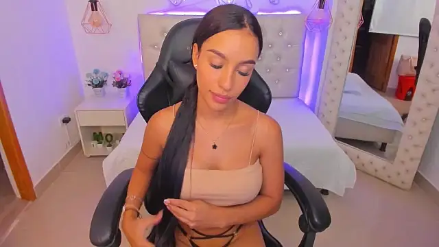 Snapshot of xiomara__cortes chatting on January 23, 2025, 7:07 pm xiomara cortes online show from January 23, 2025, 7:07 pm