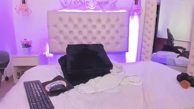 Snapshot of xiomara__cortes chatting on February 28, 2025, 4:32 am xiomara cortes online show from February 28, 2025, 4:32 am
