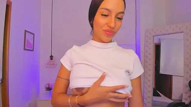 Snapshot of xiomara__cortes chatting on February 28, 2025, 7:25 pm xiomara cortes online show from February 28, 2025, 7:25 pm