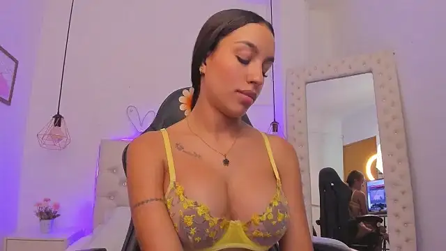 Snapshot of xiomara__cortes chatting on March 4, 2025, 1:12 am xiomara cortes online show from March 4, 2025, 1:12 am