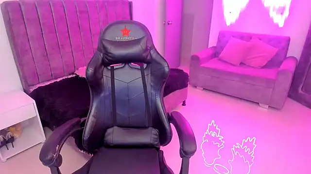 xiomara  cortes online show from November 13, 2025, 7:24 pm