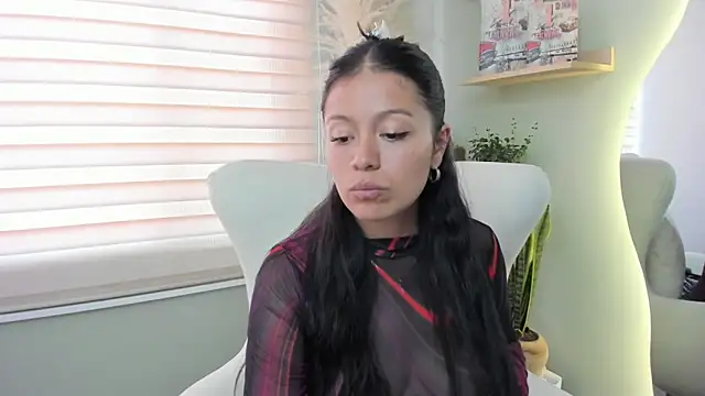 julieta evans  online show from February 20, 2026, 8:31 pm