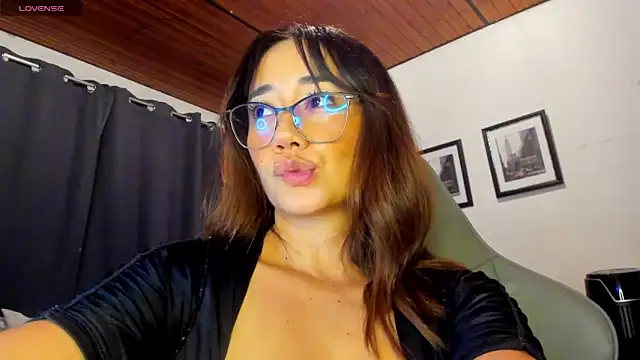 sofimendoza online show from December 22, 2025, 4:53 am