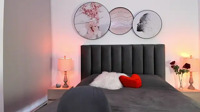 SaharaGarcia   online show from January 24, 2025, 9:15 pm