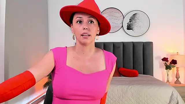 SaharaGarcia   online show from February 12, 2025, 6:40 pm