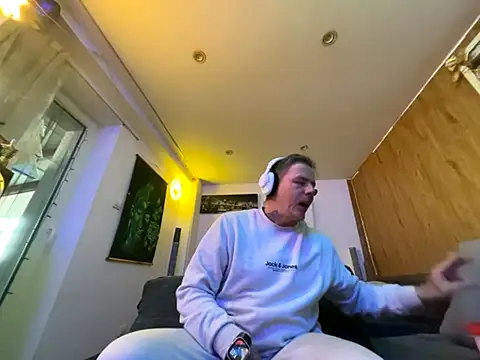 steveindahouse online show from December 4, 2025, 2:04 pm