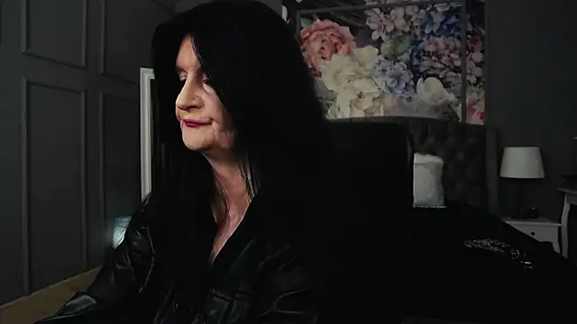 DomMelissaW online show from September 29, 2025, 8:02 pm