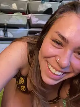 Snapshot of LeaGambit__ chatting on December 12, 2024, 9:48 pm LeaGambit online show from December 12, 2024, 9:48 pm