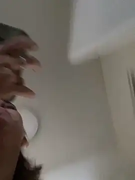 Snapshot of LeaGambit__ chatting on September 24, 2025, 4:43 pm LeaGambit online show from September 24, 2025, 4:43 pm