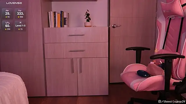 Snapshot of annie24_evans chatting on March 4, 2025, 5:42 am annie24 evans online show from March 4, 2025, 5:42 am