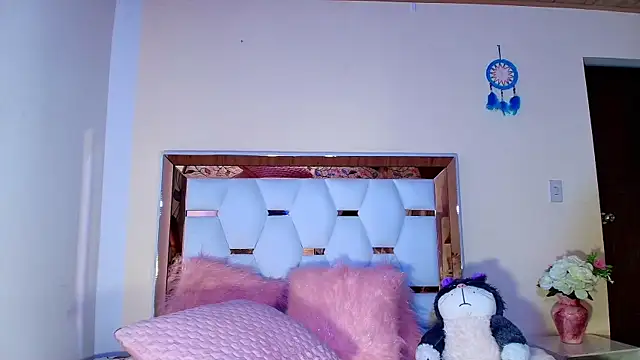 Julieth Rossi online show from February 23, 2025, 7:22 am