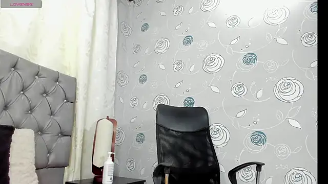 luna evaa online show from November 11, 2025, 3:01 pm