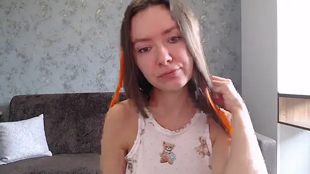 Snapshot of ___Emily___ chatting on October 5, 2025, 10:02 am Emily online show from October 5, 2025, 10:02 am