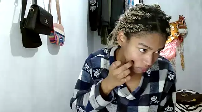 angelamarie1 online show from February 11, 2025, 12:37 pm