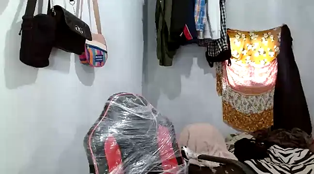 angelamarie1 online show from February 26, 2025, 1:30 pm