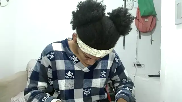 angelamarie1 online show from September 28, 2025, 7:36 am