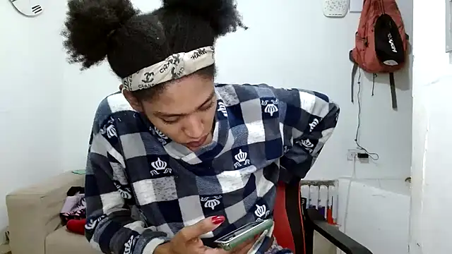 angelamarie1 online show from March 5, 2026, 4:41 am