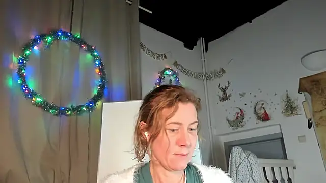 Snapshot of Lola_Belgium chatting on January 15, 2025, 5:37 pm Lola Belgium online show from January 15, 2025, 5:37 pm