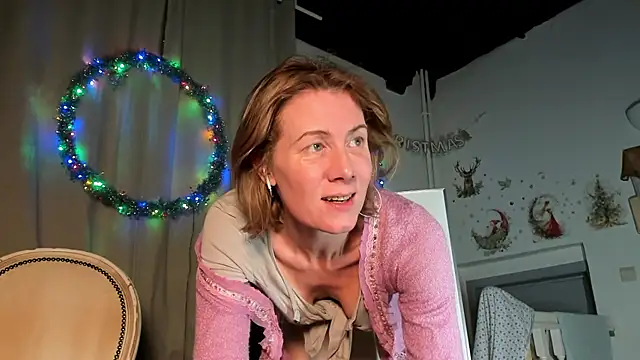 Snapshot of Lola_Belgium chatting on January 22, 2025, 9:32 pm Lola Belgium online show from January 22, 2025, 9:32 pm