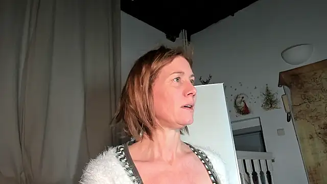 Snapshot of Lola_Belgium chatting on February 5, 2025, 4:36 pm Lola Belgium online show from February 5, 2025, 4:36 pm