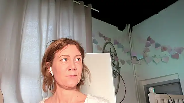 Snapshot of Lola_Belgium chatting on February 16, 2025, 1:05 pm Lola Belgium online show from February 16, 2025, 1:05 pm