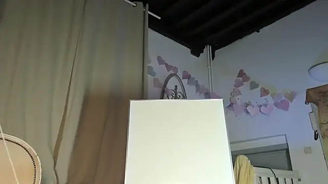 Snapshot of Lola_Belgium chatting on March 16, 2025, 8:11 pm Lola Belgium online show from March 16, 2025, 8:11 pm
