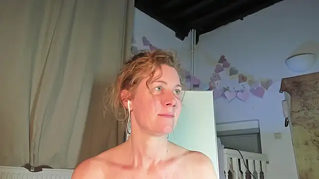 Snapshot of Lola_Belgium chatting on March 22, 2025, 8:04 pm Lola Belgium online show from March 22, 2025, 8:04 pm